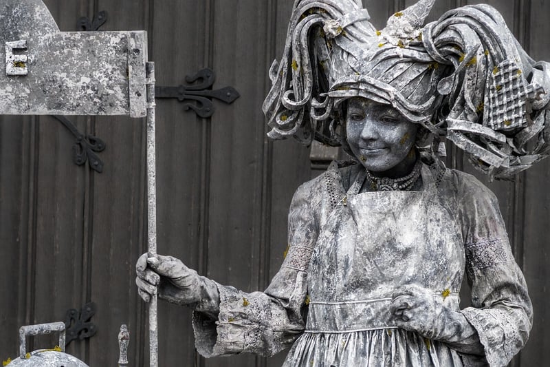Living Statue